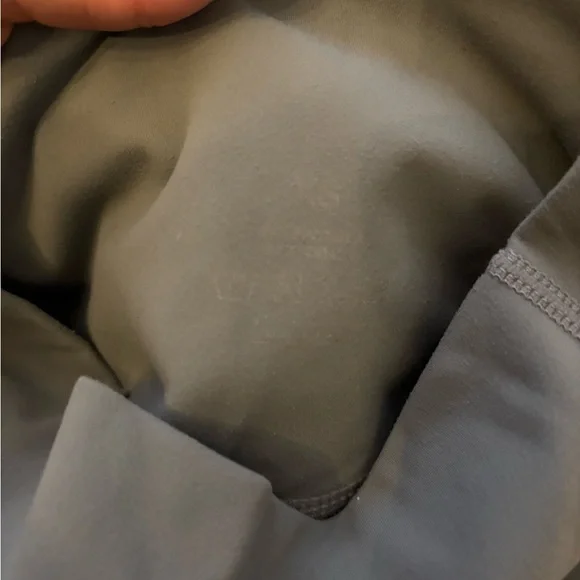 NVGTN Grey 7/8 Compression Leggings, SZ XS - Picture 4 of 6